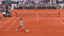 Shot of the Day - Federer's drop shot halts Otte in his tracks