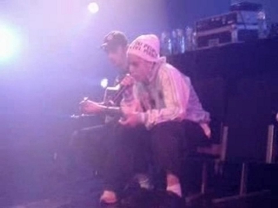 Keny Arkana - Clouée au sol (Live) (By mor__@hotmail.com)