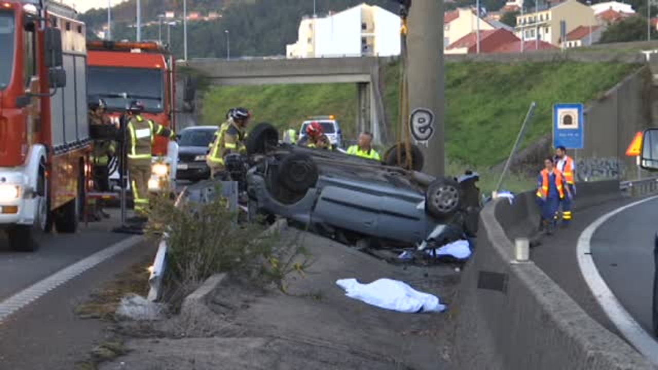 Tres jóvenes muertos en un brutal accidente en la autopista en Vigo