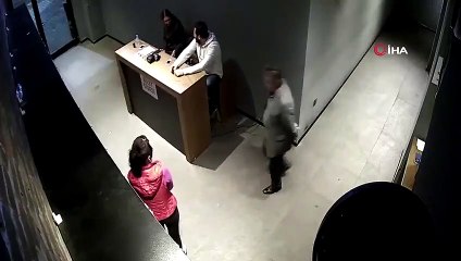 Patrondan çalışanlarına “ayağa kalkmadın” dayağı kamerada