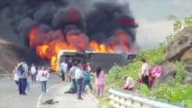 DHA DIŞ - Meksika'da yolcu otobüsü ile TIR çarpıştı 21 ölü, 30 yaralı - TAMAMI