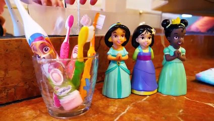 C'est la façon dont nous nous lavons le visage de notre chanson comptine pour enfants