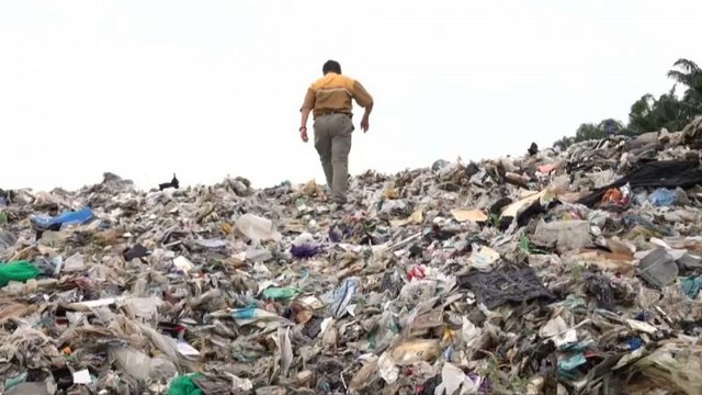 Philippines returns huge amounts of waste 'illegally shipped' by Canada