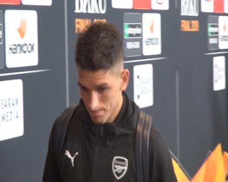 لقطة:كرة قدم: لاعبو ارسنال يغادرون ملعب باكو بعد خسارة ثقيلة في النهائي الأوروبي