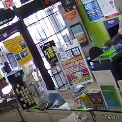 Quand le voleur n'a pas tout planifié, il se fait piéger et ne peut plus sortir du magasin