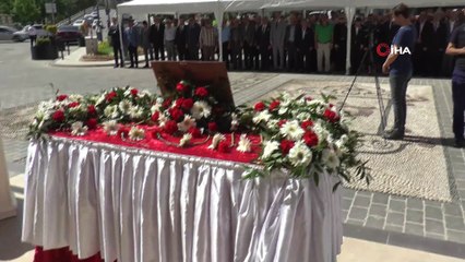 Esat Kaya Turgay için belediye önünde tören düzenlendi