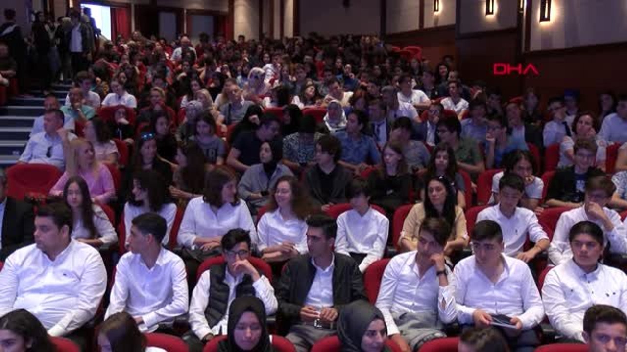 İSTANBUL- 'İSTANBUL LİSELERARASI İYİ YÖNETİM İLKELERİ YARIŞMASI' ÖDÜL TÖRENİ ÜSKÜDAR'DA YAPILDI