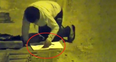 Bahreynli milyoner sokak lambasında ders çalışan çocuğa ev bağışladı