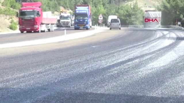 Denizli'de sıcak hava asfalt eritti