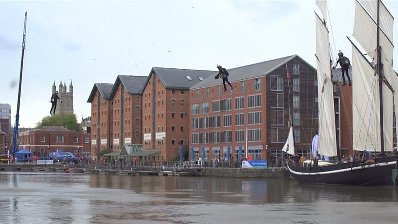 Im Jetsuit über Gloucester