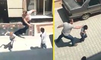 Sokak ortasında baba şiddeti, 2 oğlunu tekme tokat dövdü!