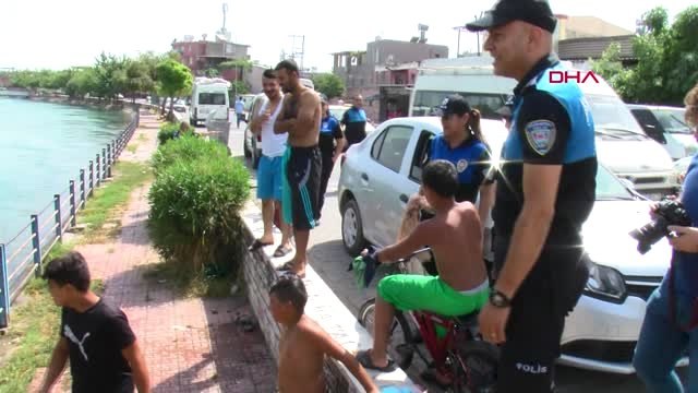 ADANA Uyarı için gelen polisleri görünce sulama kanalına atladılar
