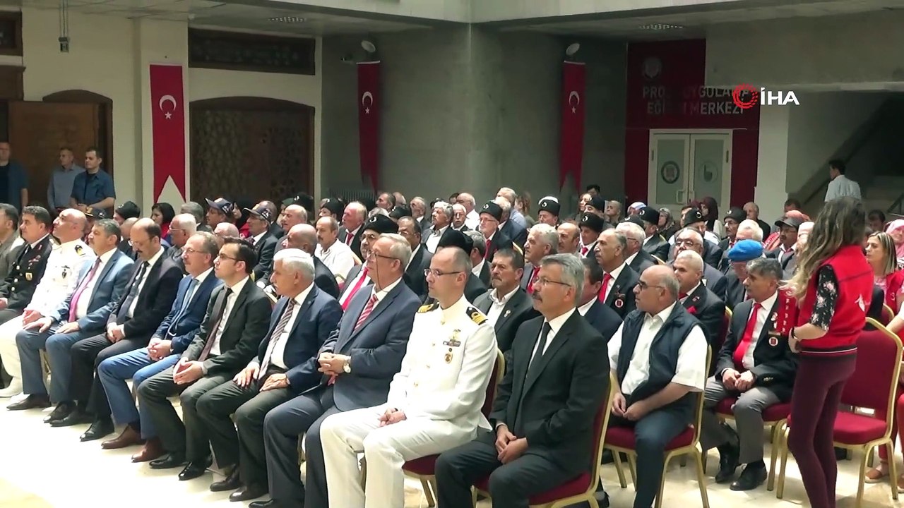 Kıbrıs gazileri 45 yıl sonra madalyalarına kavuştu