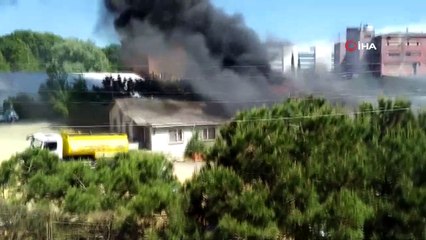 Çekmeköy’de mobilya fabrikasındaki korkutan yangın kamerada