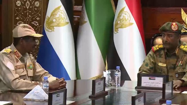 العسكر وقوى التغيير بالسودان.. من يمتلك الشعبية والشرعية؟