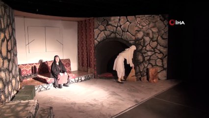 Üniversite öğrencilerinin “Töre” oyunu beğeni ile izlendi