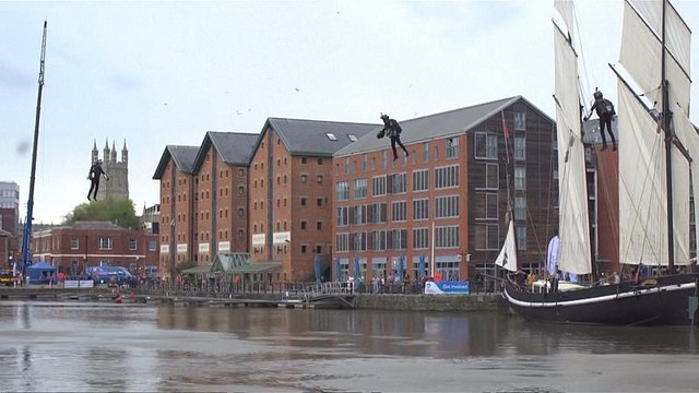 Des hommes-fusées survolent Gloucester