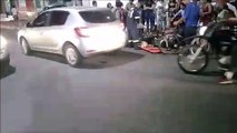 Ciclista é socorrida após ser atropelada por ônibus
