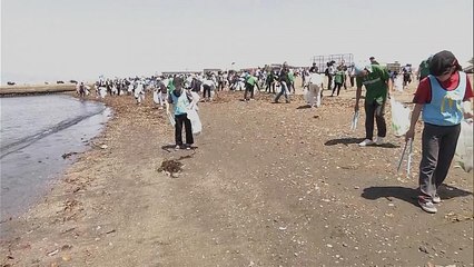 In Giappone tutti in spiaggia per dire stop all'inquinamento degli oceani