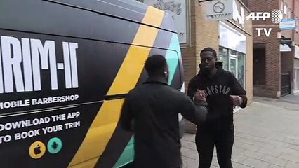 شركة ناشئة تطلق صالونات حلاقة متنقلة في لندن