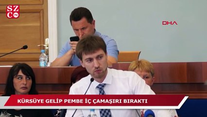 Ukrayna'da genç siyasetçiye ''iç çamaşırlı'' protesto