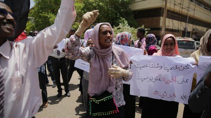 انسداد العلاقة بين الحراك والعسكر.. ما مآلات الأوضاع بالسودان؟