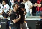 Hatayspor-Gazişehir Gaziantep maçında iki taraftar gözaltına alındı