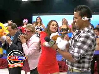 Le rompen el oso a Vivian