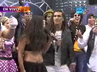 Intocable y Niurka  en Pura Gente Bien (improvisación de retas)