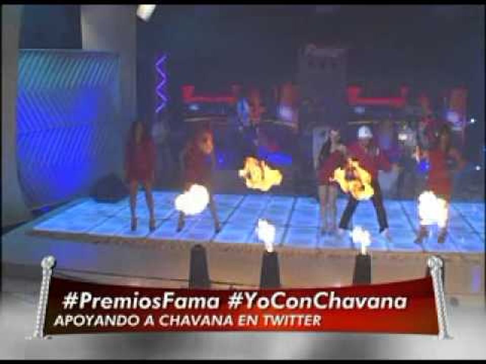 Chavana canta en Premios Fama
