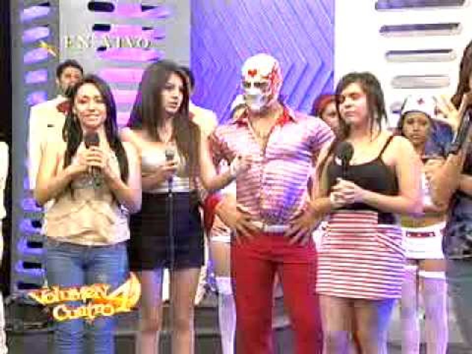 Chicas de Mitad y Mitad Cantan en Volumen 4...