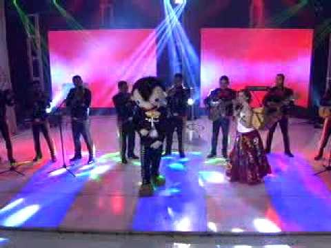 Bely y Beto Cantan en Premios Fama