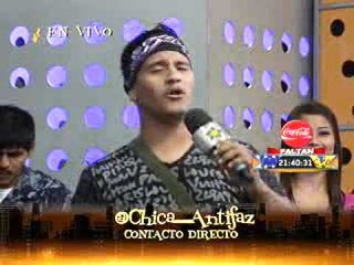 Simbolo cantando en Volumen 4