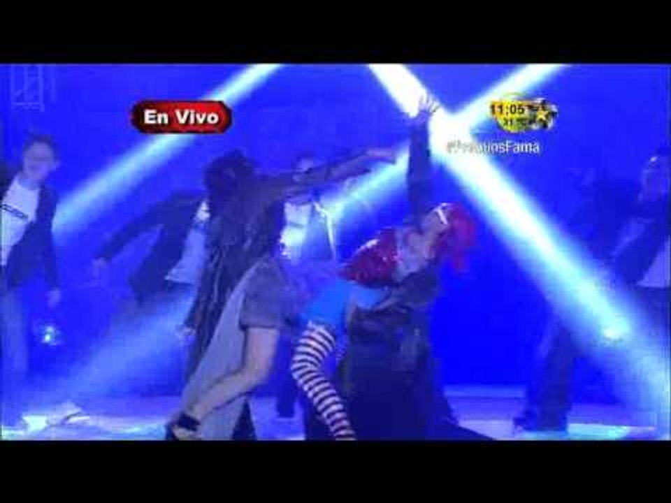 Orata Baila con Selena en Premios Fama