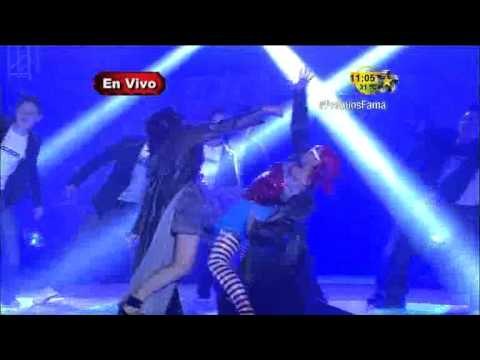 Orata Baila con Selena en Premios Fama