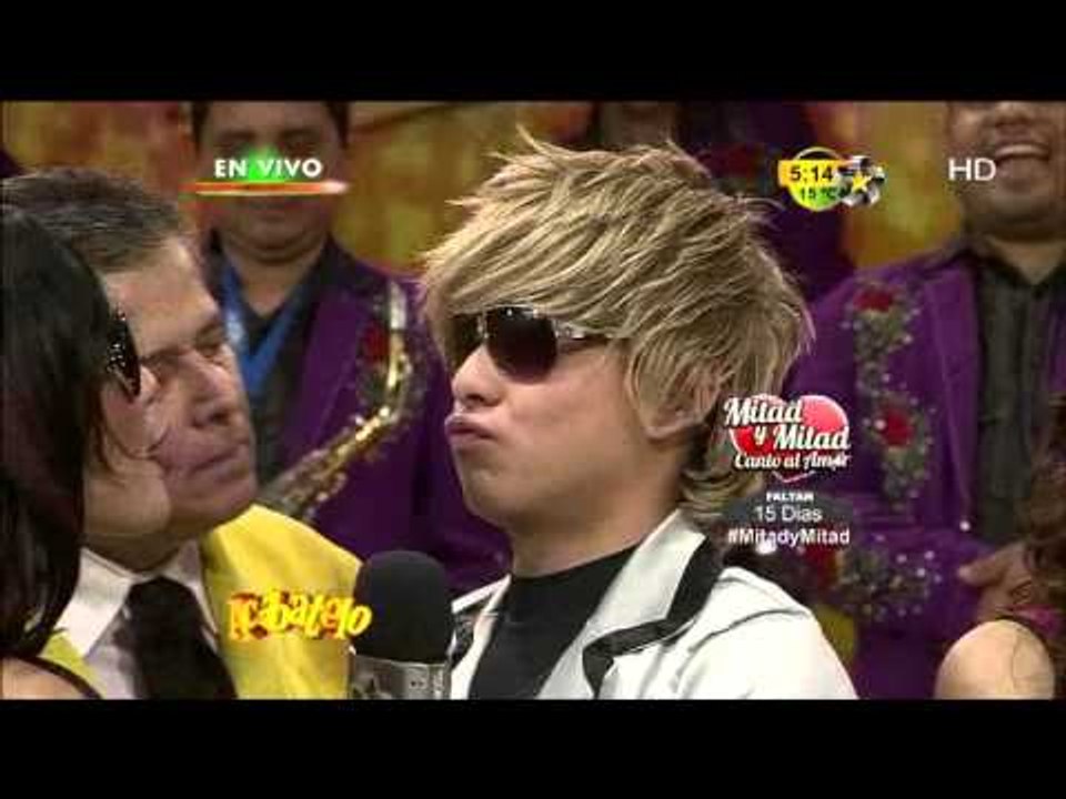 Justino Castor y Selina Coahuila se besan