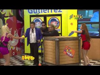 Mario Bezares trata de abrir la caja y lo empujan