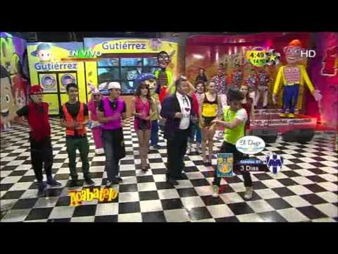 Sotelo le firma la camiseta a Bezares