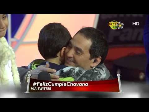 Ernesto Chavana recibe una sorpresa en Premios Fama