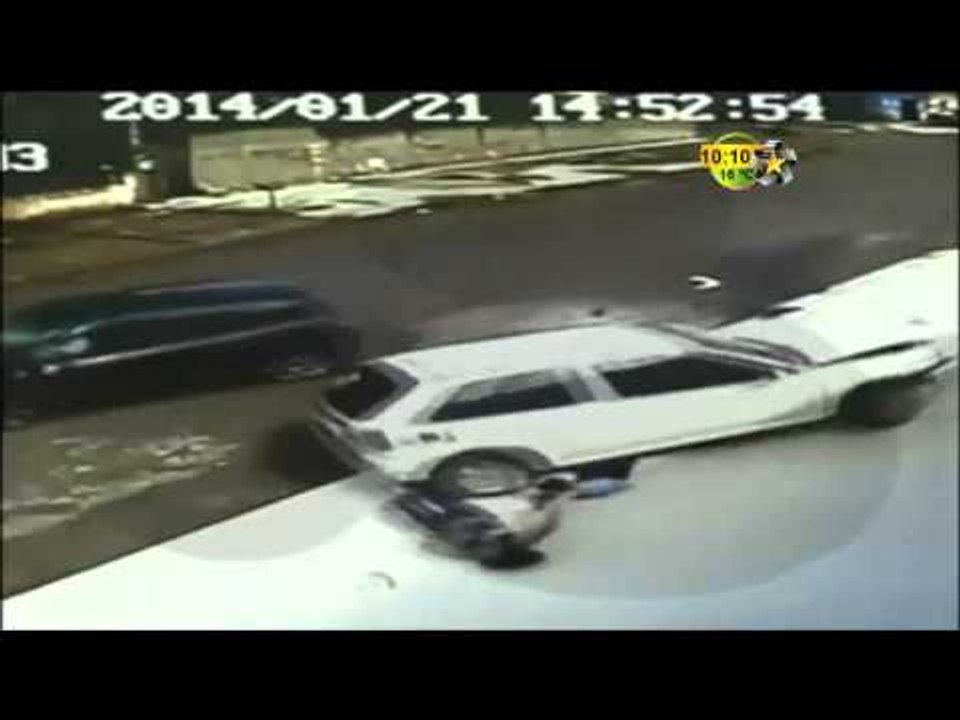 Una mujer y su hijo salen ilesos de accidente