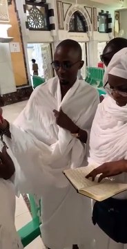 Marième Faye Sall en plein récital des invocations pour la Oumra (vidéo)