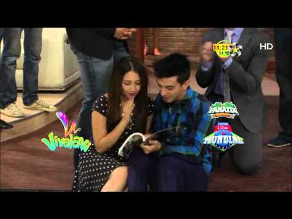 Yaret besa a dos chicas en Mita y Mita Choros de Amor