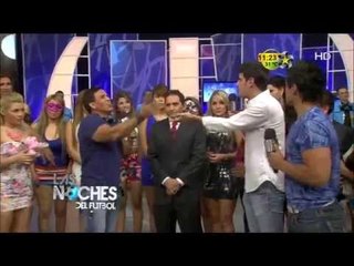 Konan golpea a Adrián Marcelo