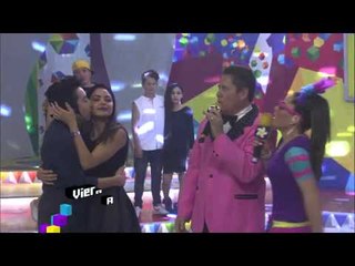 Tomato le canta a Viri