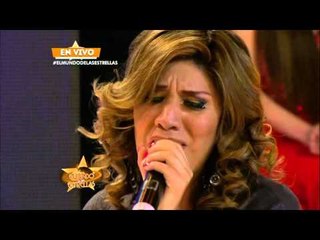 Alicia roba los reflectores