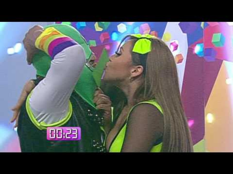 Se besan en el TomaReto