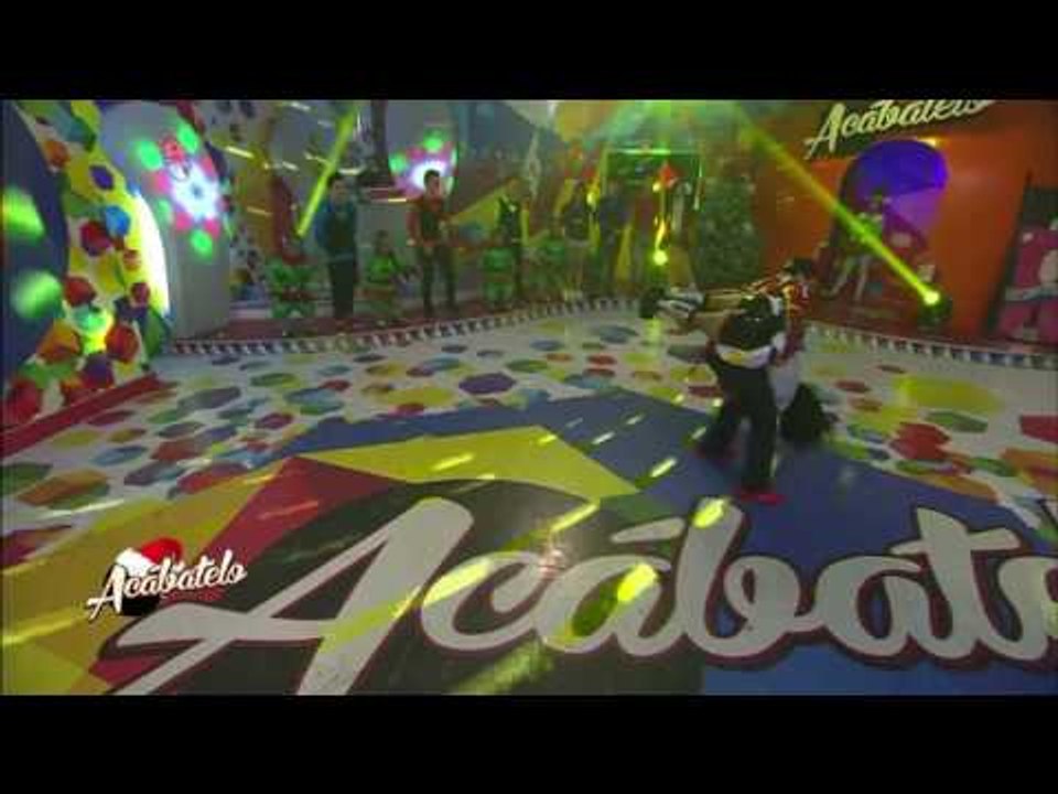 Cipriano barre el suelo con Chave