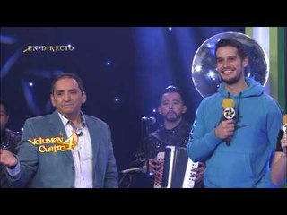 Adrián se pone feliz con las fotos de Claudia