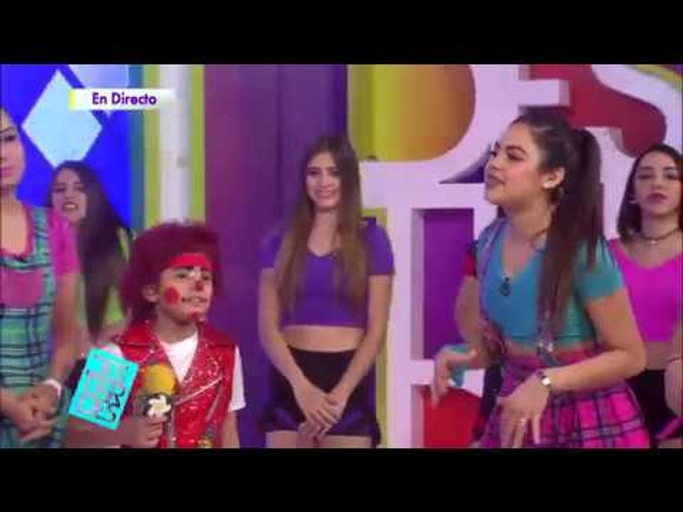 ¡Se mete con su hermana!