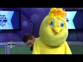 Quiere acariciarle la polla